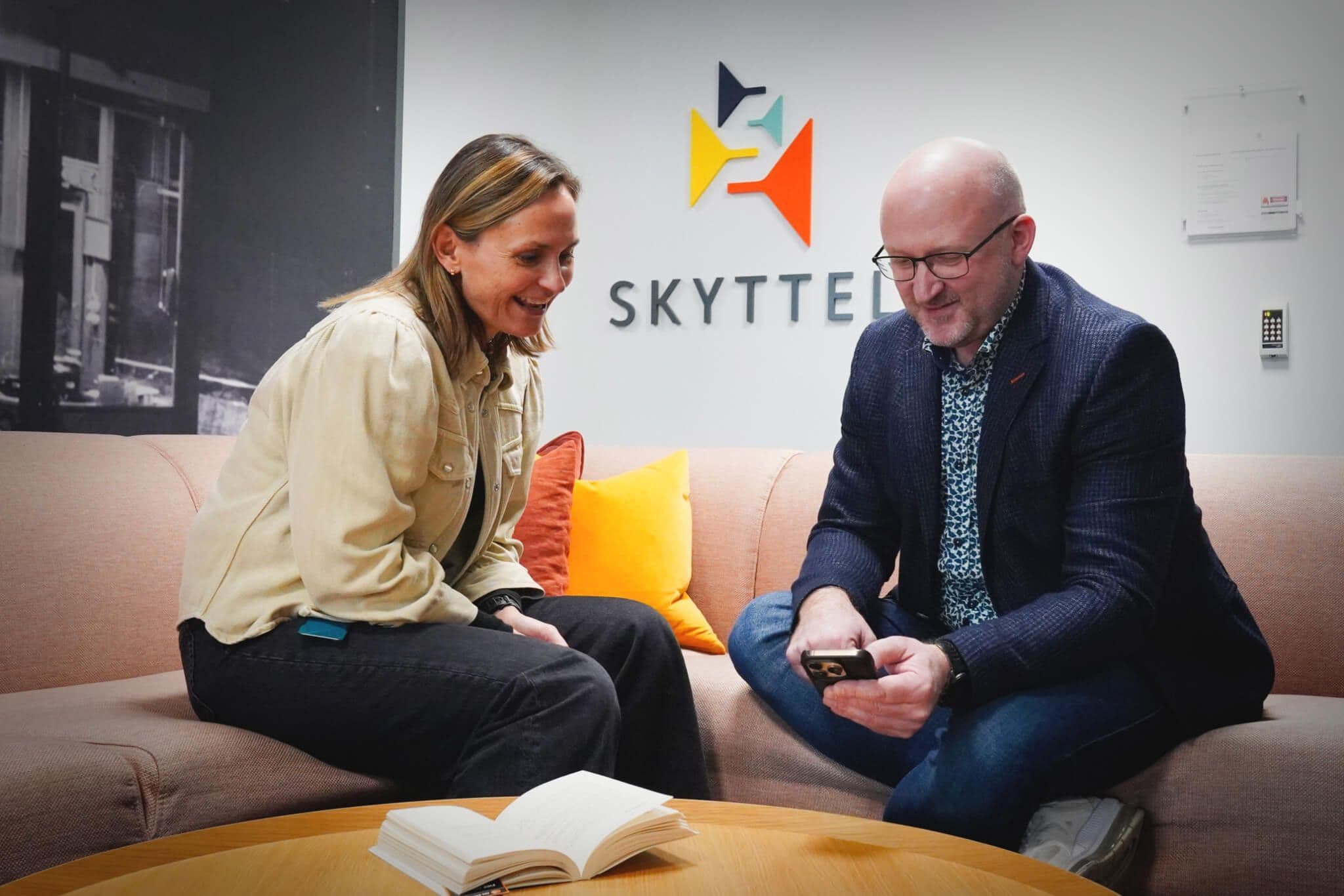 Anette og Trygve i sofaen nytt.jpeg