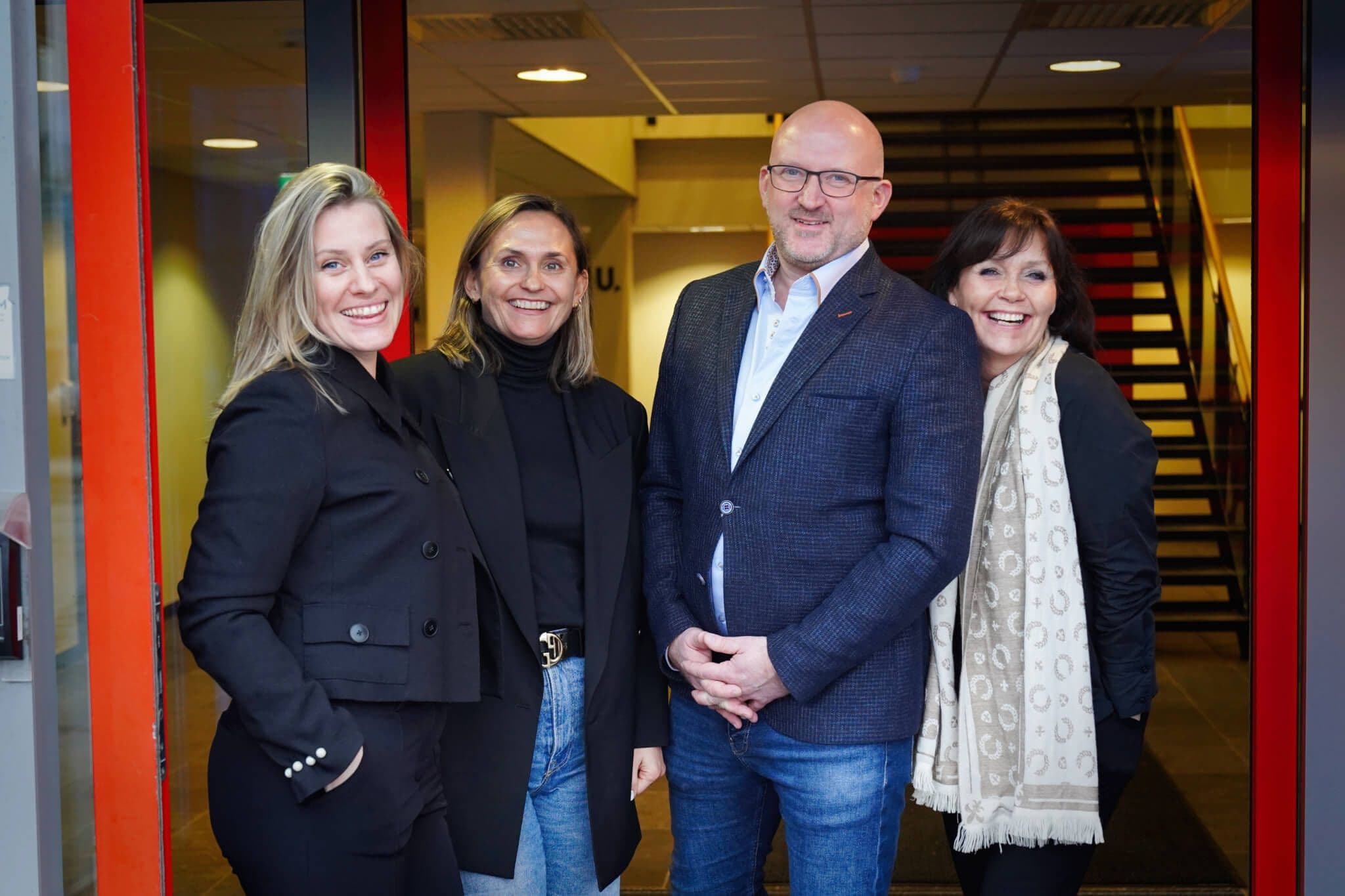 LIKESTILTE KOLLEGAER: V-h: Thea-Linn Sivertsen, Anette Brurås, Trygve Oma og Vibeke Wigum. Foto: SkyttelPASS