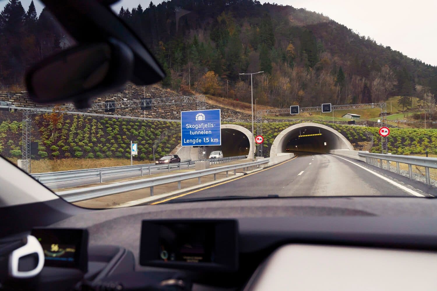 Bompenger vedtas gjennom en lang prosess som involverer mennesker innen blant annet Statens Vegvesen, Stortinget og lokalpolitikken. Foto: SkyttelPASS