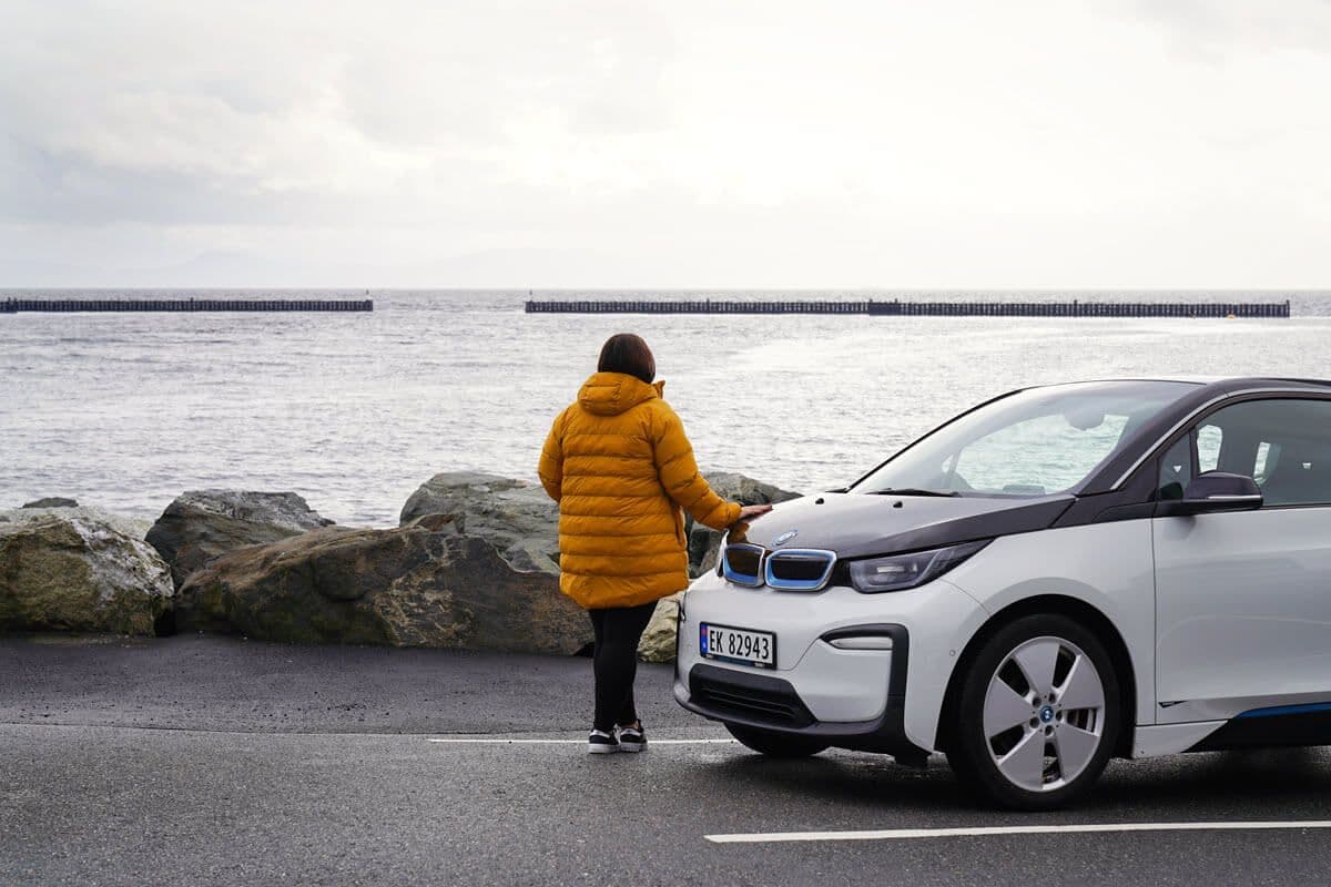MYE Å SPARE MED BOMBRIKKE: Kjører du uten bombrikke går glipp av gode rabatter både for diesel-, bensin- og el-kjøretøy. Foto: SkyttelPASS